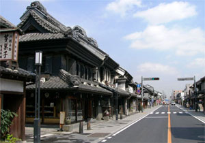 電線類地中化、歩道石張、街路灯付替